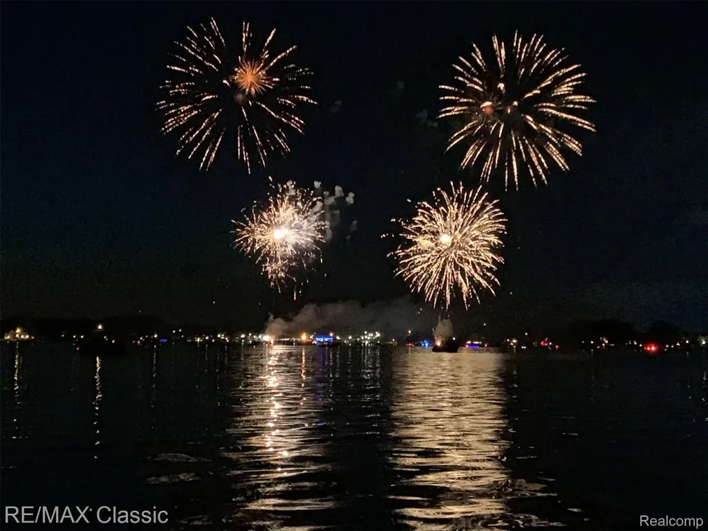 1667 Harbor Cove Novi City MI 48377