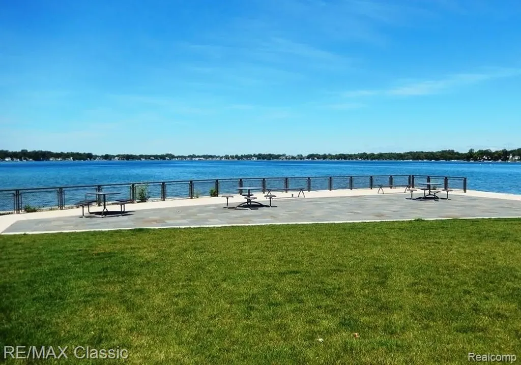 1667 Harbor Cove Novi City MI 48377