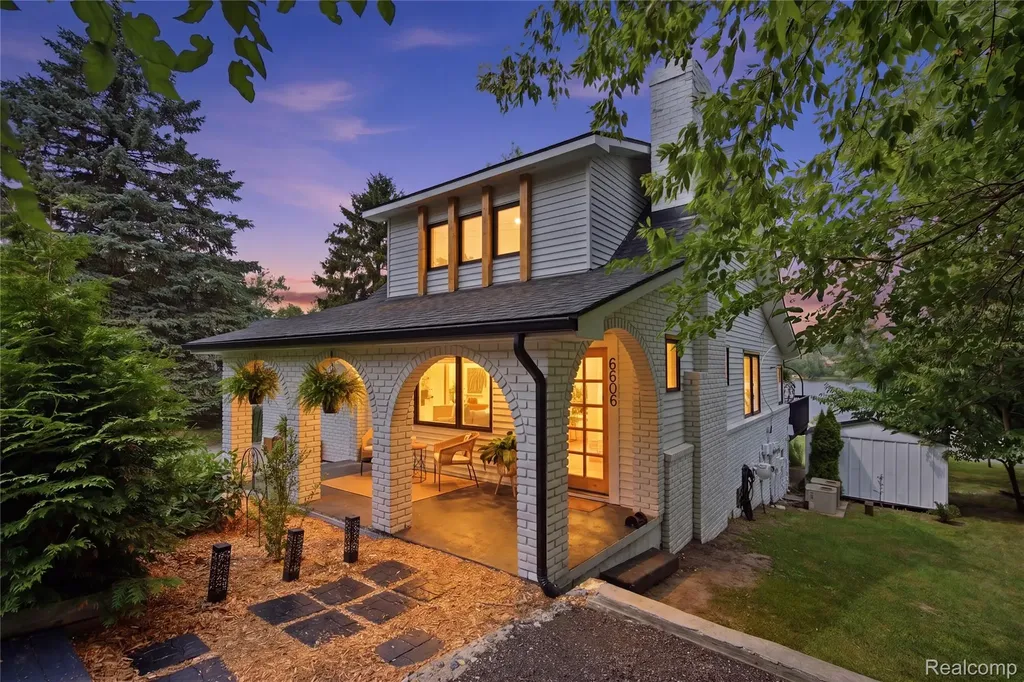 6606 Leytonstone Boulevard West Bloomfield Charter Township MI 48322