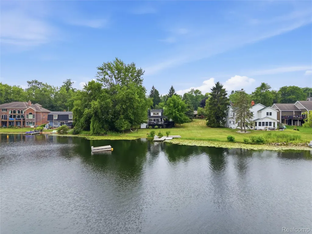 6606 Leytonstone Boulevard West Bloomfield Charter Township MI 48322