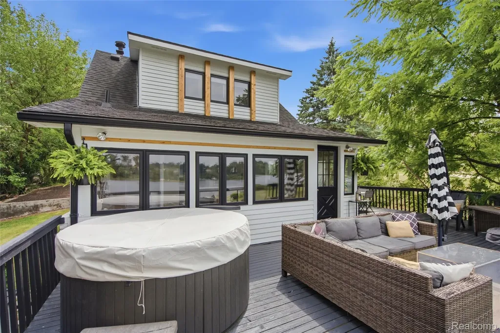 6606 Leytonstone Boulevard West Bloomfield Charter Township MI 48322
