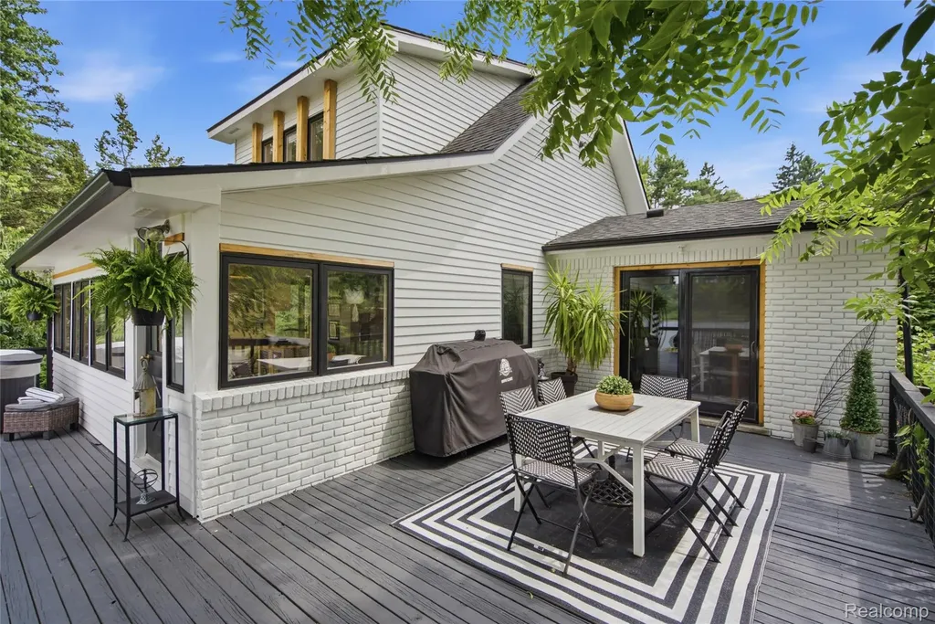 6606 Leytonstone Boulevard West Bloomfield Charter Township MI 48322