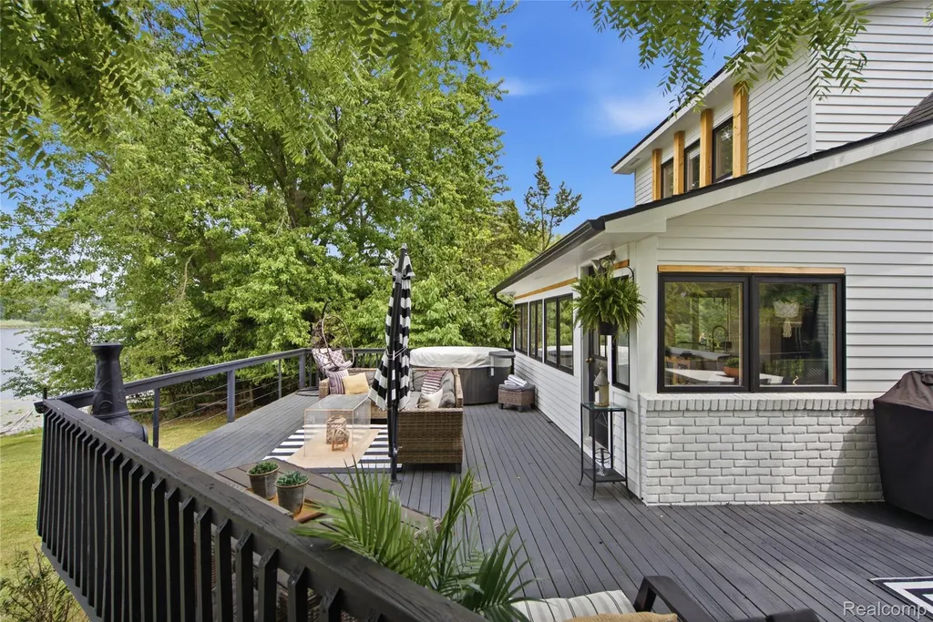 6606 Leytonstone Boulevard West Bloomfield Charter Township MI 48322
