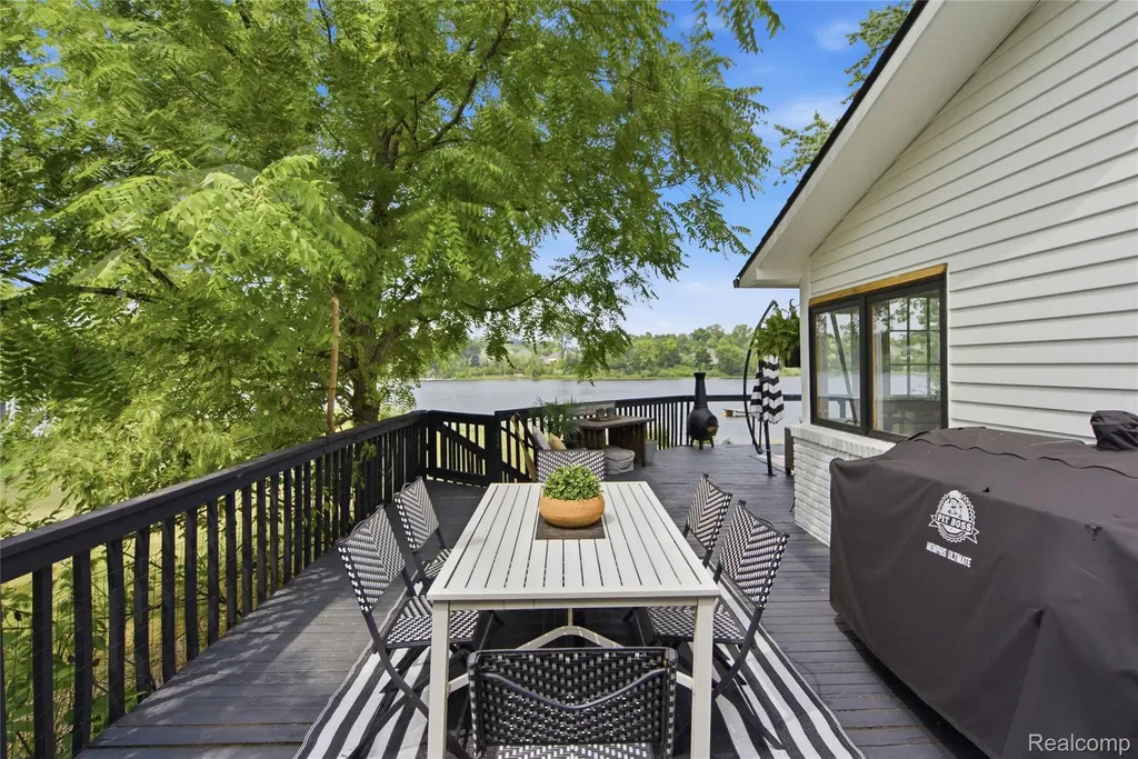 6606 Leytonstone Boulevard West Bloomfield Charter Township MI 48322