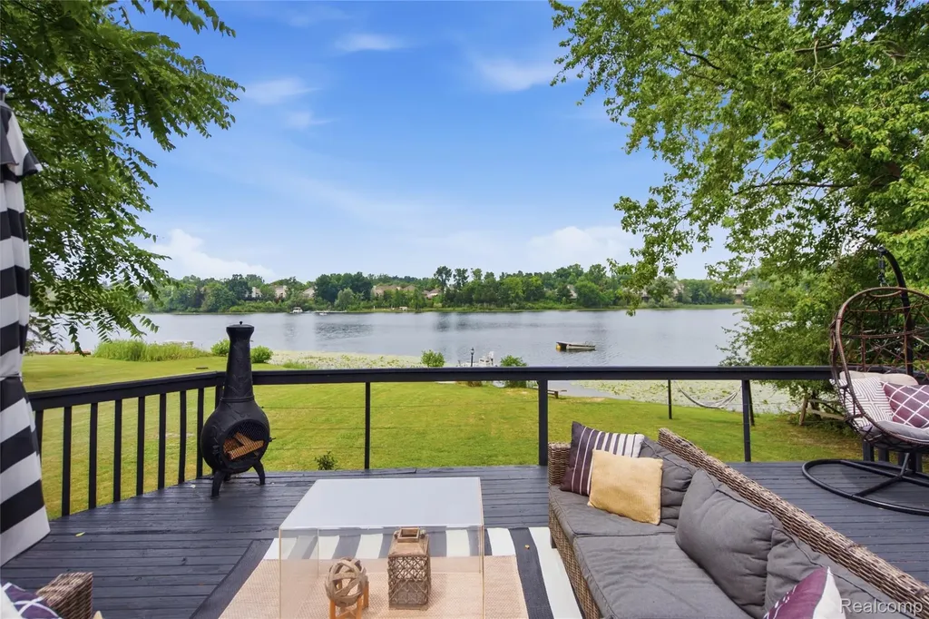 6606 Leytonstone Boulevard West Bloomfield Charter Township MI 48322