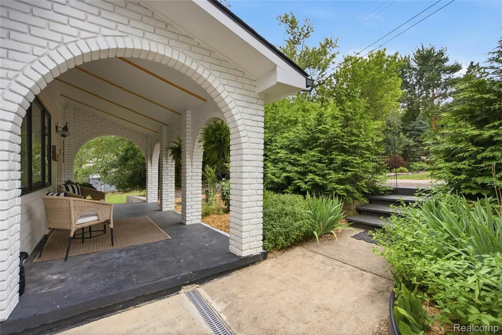 6606 Leytonstone Boulevard West Bloomfield Charter Township MI 48322
