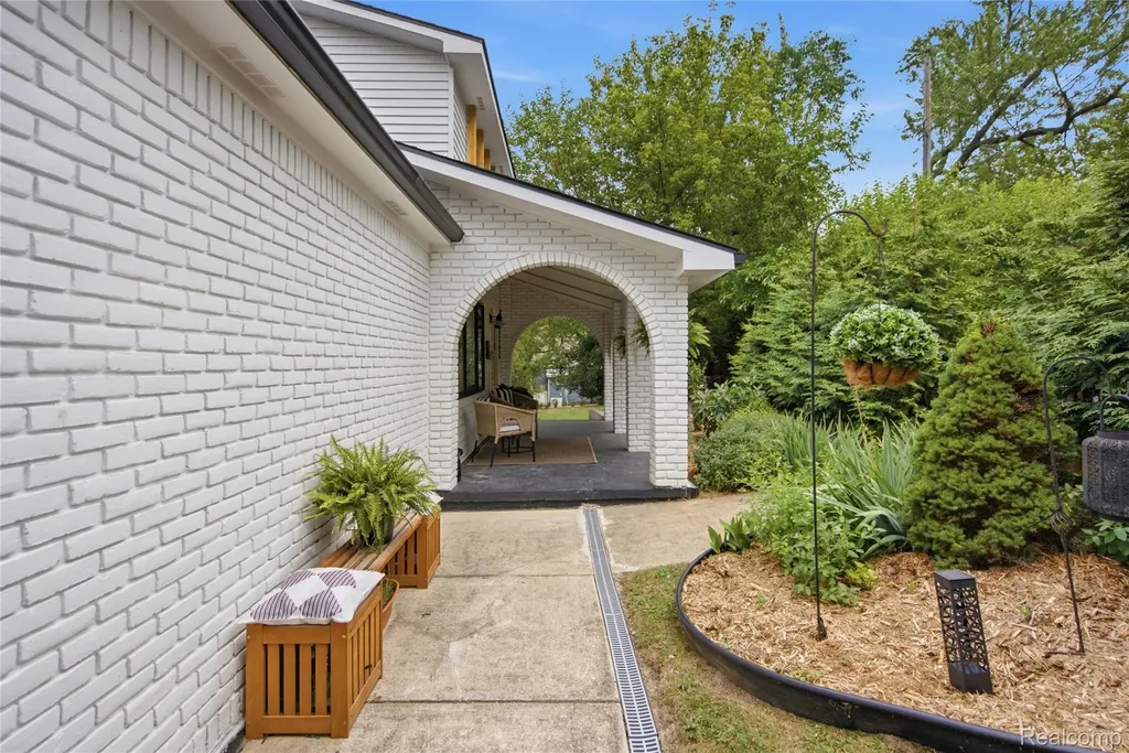 6606 Leytonstone Boulevard West Bloomfield Charter Township MI 48322