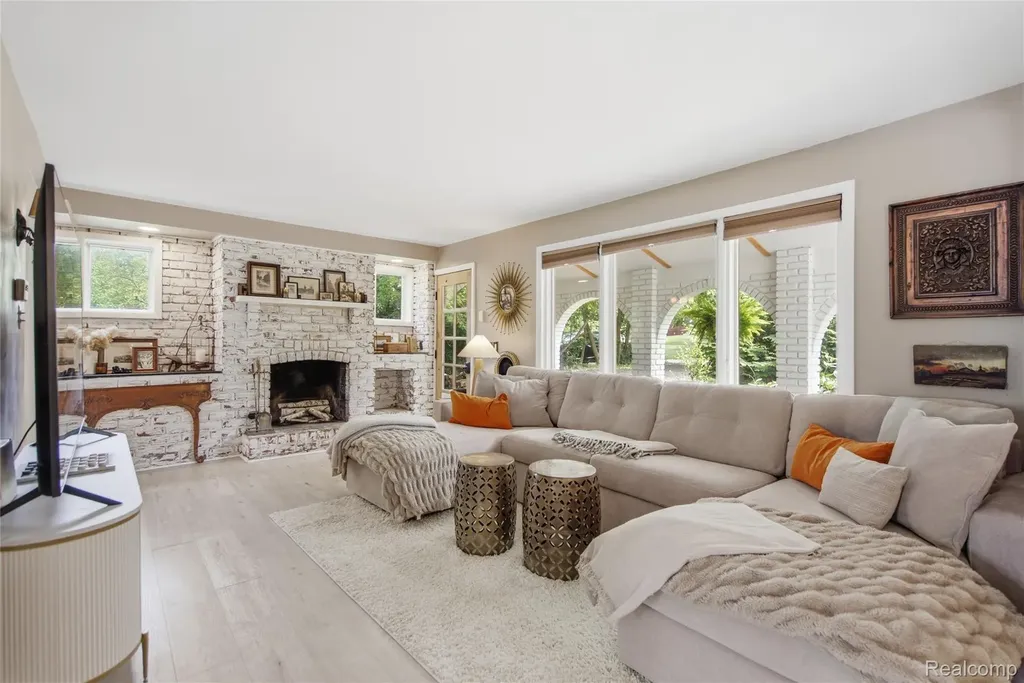 6606 Leytonstone Boulevard West Bloomfield Charter Township MI 48322