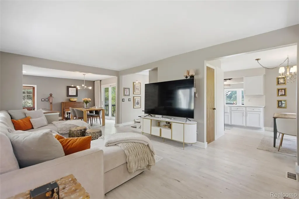 6606 Leytonstone Boulevard West Bloomfield Charter Township MI 48322
