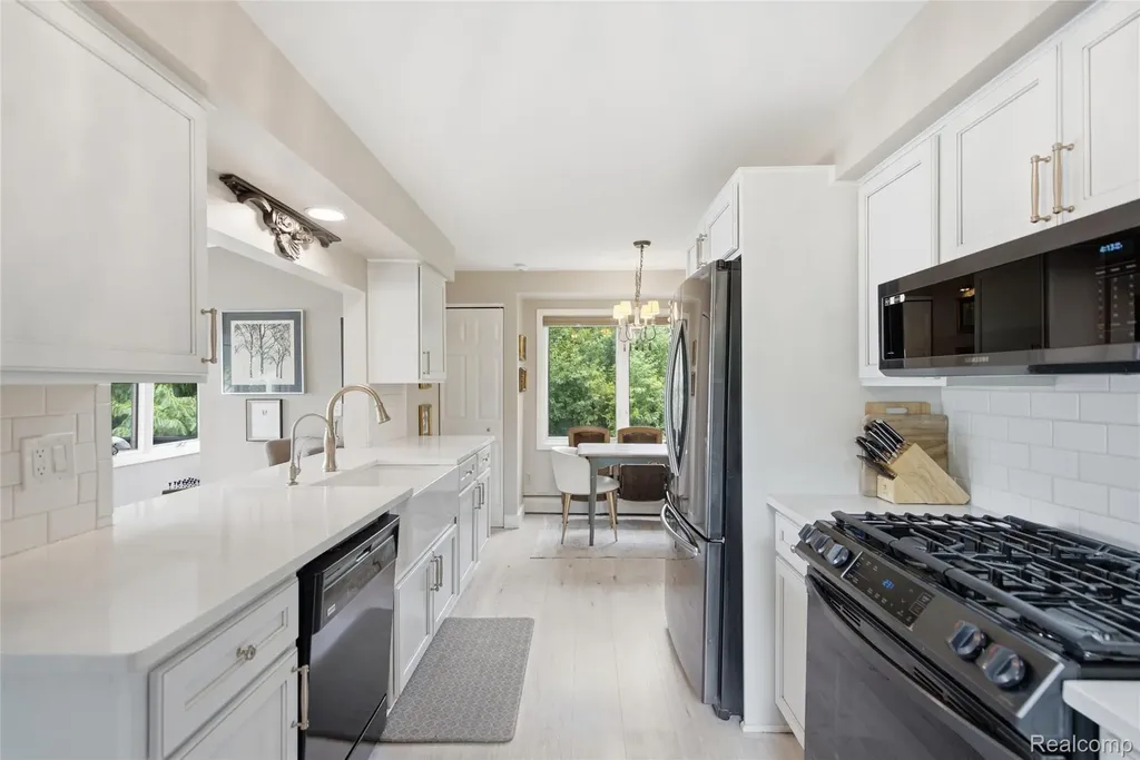 6606 Leytonstone Boulevard West Bloomfield Charter Township MI 48322