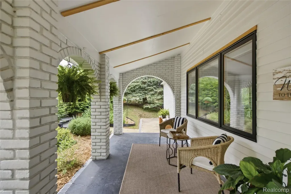 6606 Leytonstone Boulevard West Bloomfield Charter Township MI 48322