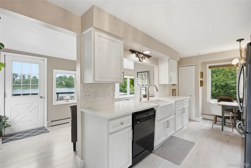 6606 Leytonstone Boulevard West Bloomfield Charter Township MI 48322