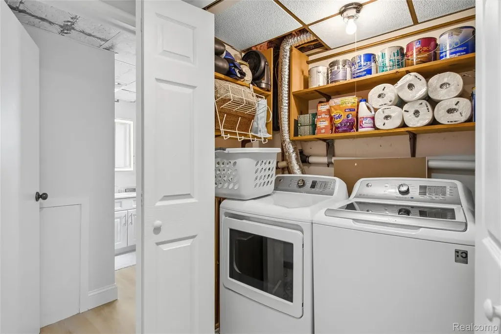 6606 Leytonstone Boulevard West Bloomfield Charter Township MI 48322