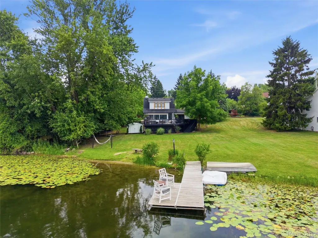 6606 Leytonstone Boulevard West Bloomfield Charter Township MI 48322