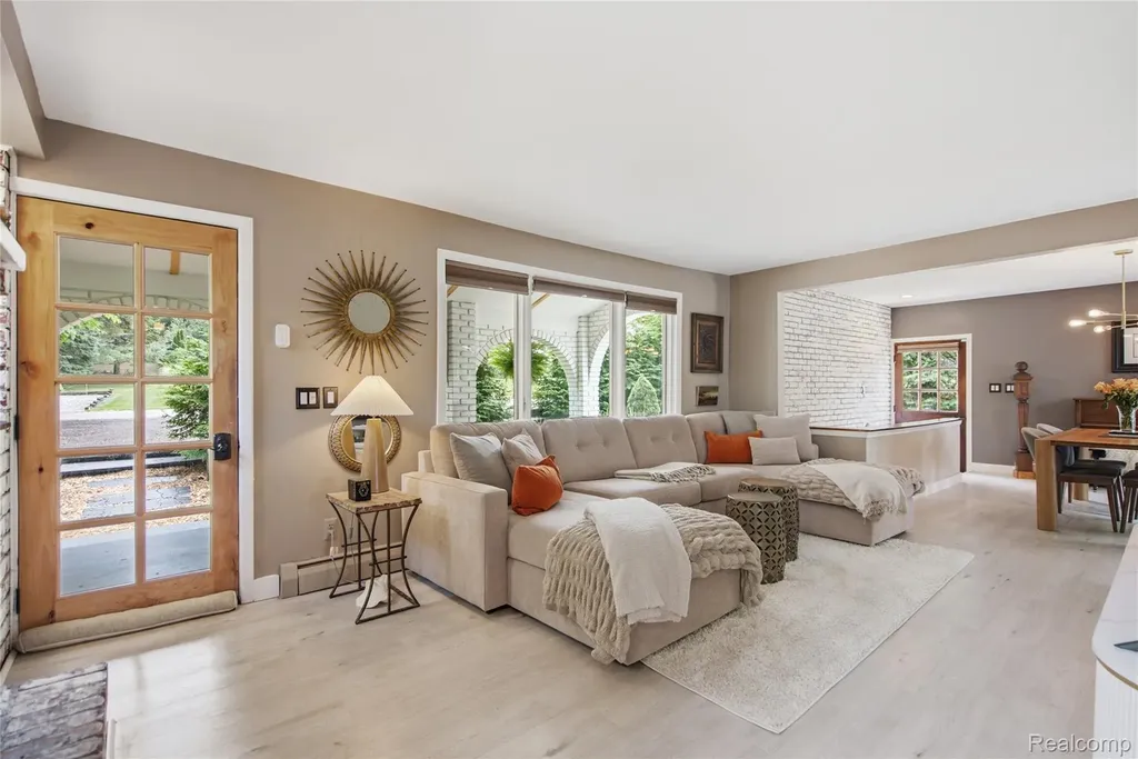 6606 Leytonstone Boulevard West Bloomfield Charter Township MI 48322