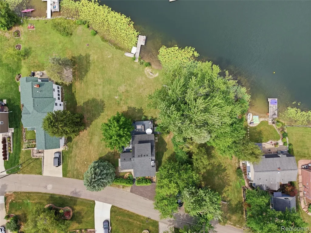 6606 Leytonstone Boulevard West Bloomfield Charter Township MI 48322