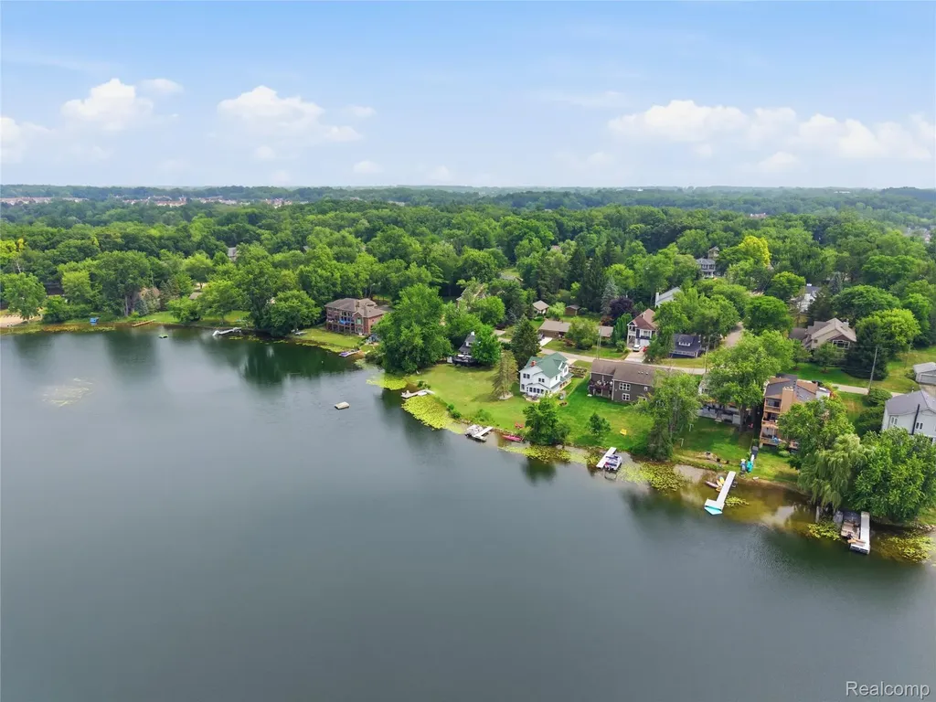 6606 Leytonstone Boulevard West Bloomfield Charter Township MI 48322