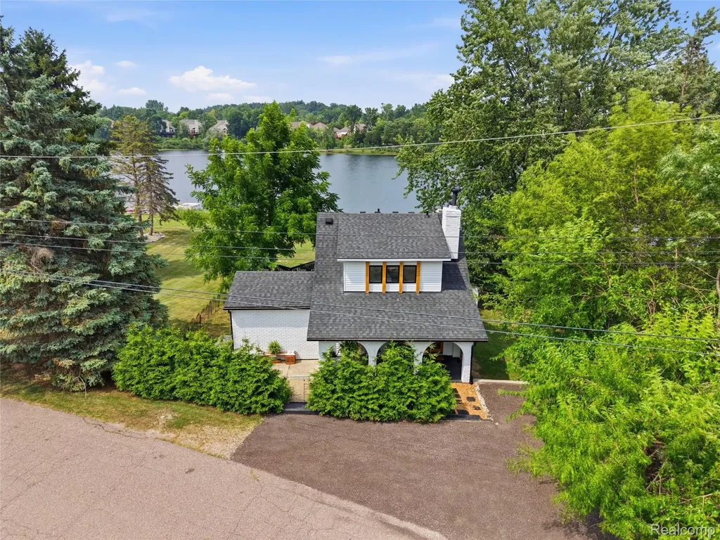 6606 Leytonstone Boulevard West Bloomfield Charter Township MI 48322