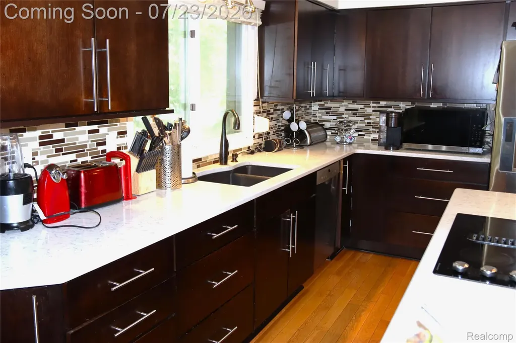 37860 Thames Drive Farmington Hills City MI 48331