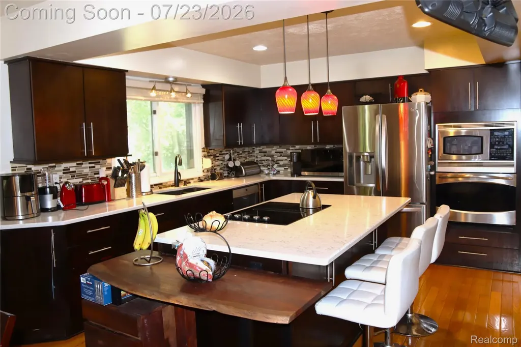 37860 Thames Drive Farmington Hills City MI 48331
