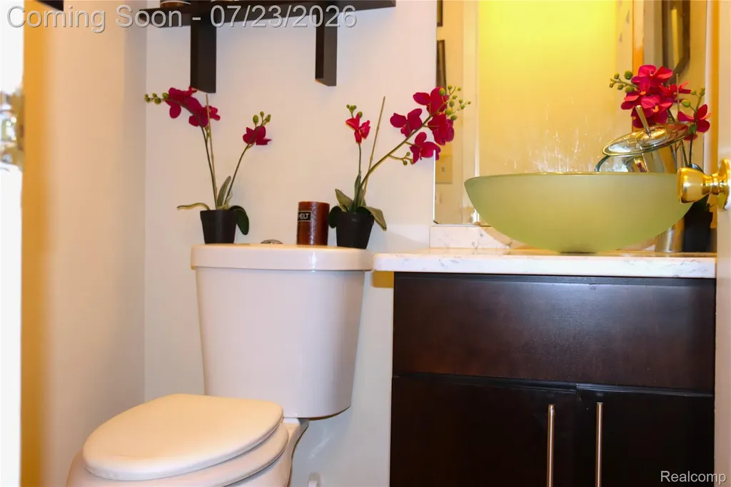 37860 Thames Drive Farmington Hills City MI 48331