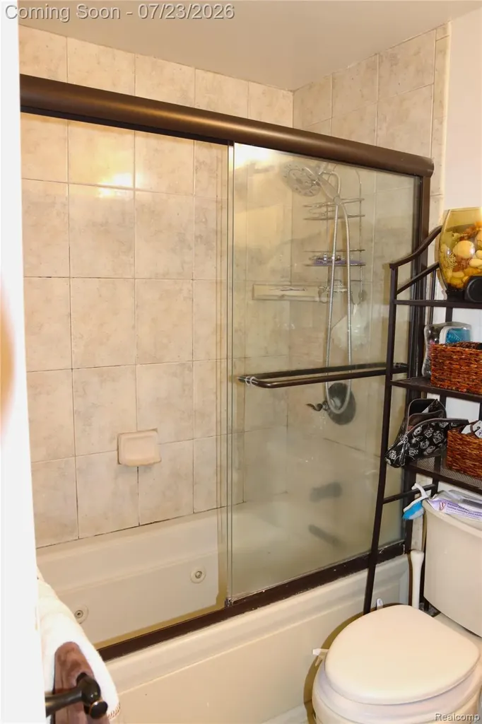 37860 Thames Drive Farmington Hills City MI 48331