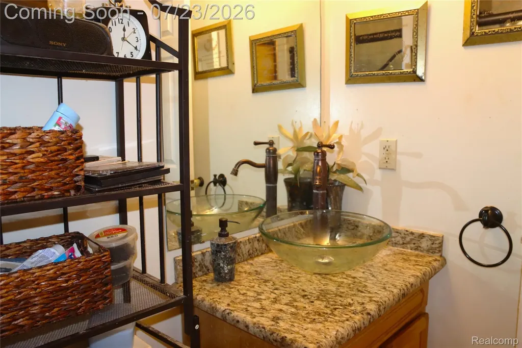 37860 Thames Drive Farmington Hills City MI 48331