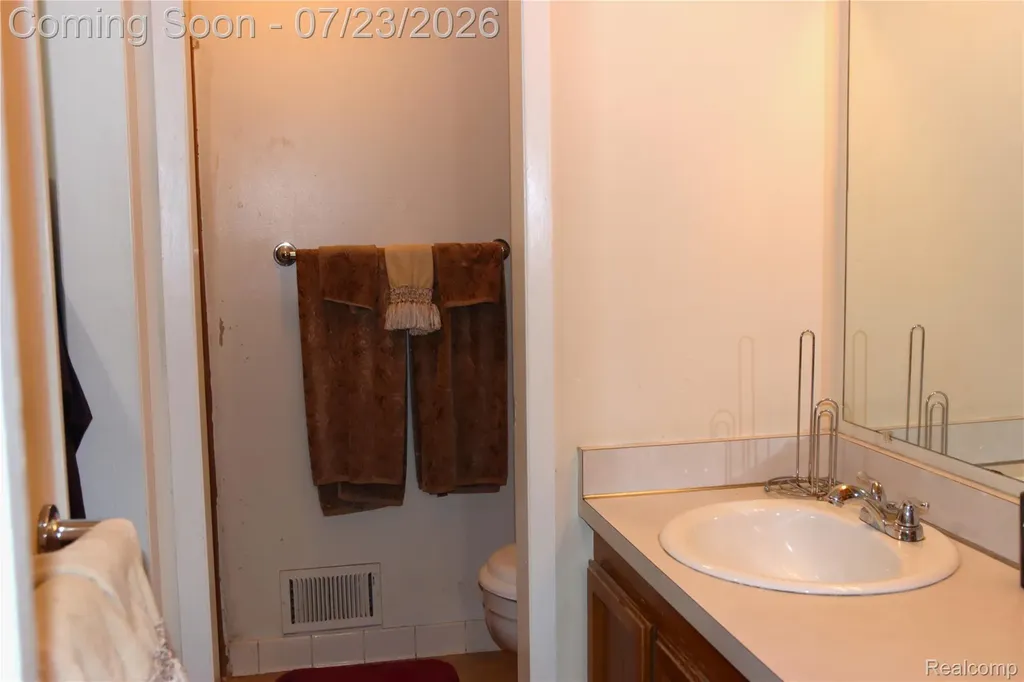 37860 Thames Drive Farmington Hills City MI 48331
