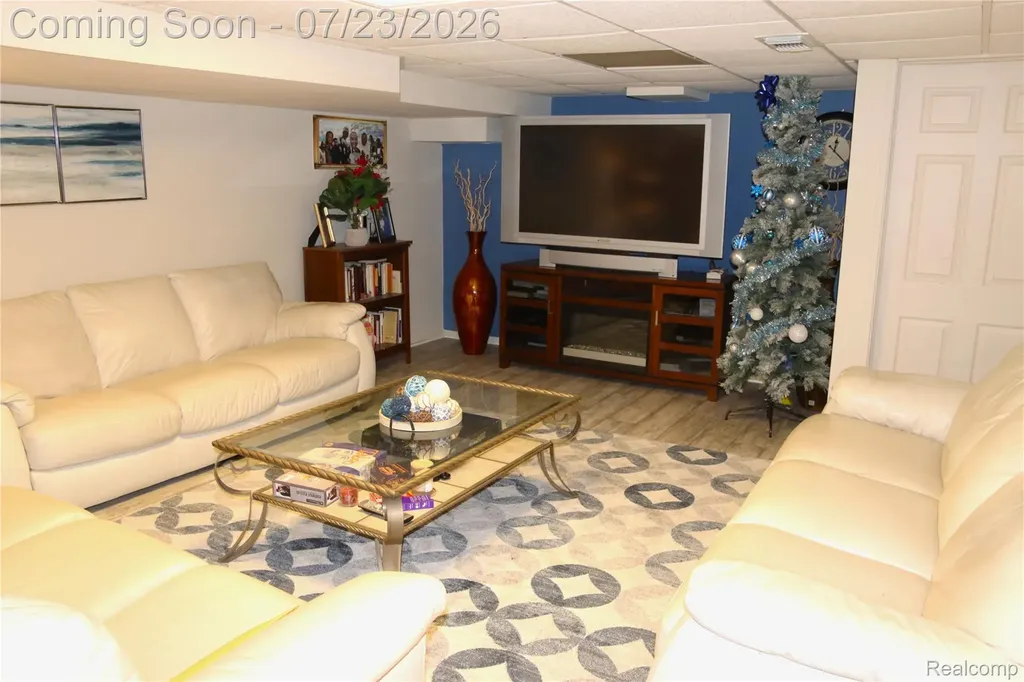 37860 Thames Drive Farmington Hills City MI 48331