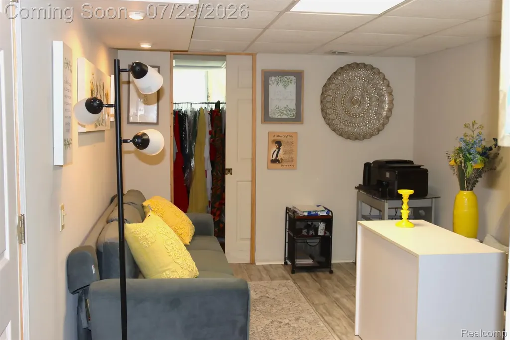 37860 Thames Drive Farmington Hills City MI 48331