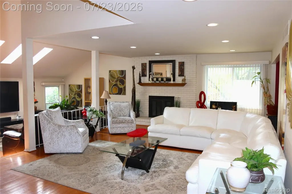 37860 Thames Drive Farmington Hills City MI 48331