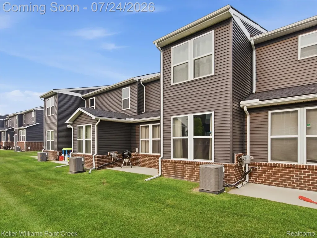4782 Broomfield Way Lake Orion Village MI 48359