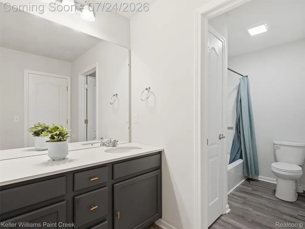 4782 Broomfield Way Lake Orion Village MI 48359