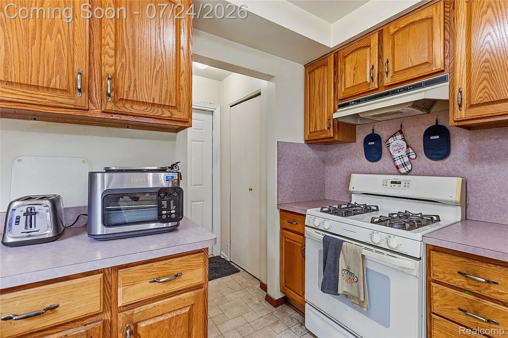 5108 Shelbyshire Drive Shelby Charter Township MI 48316