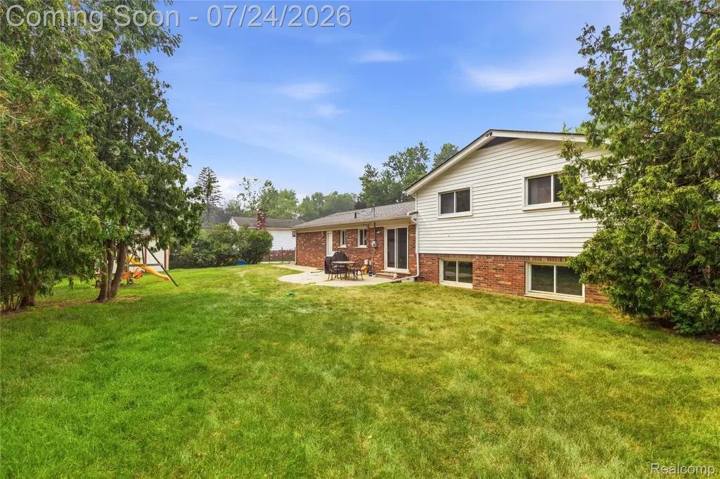 5108 Shelbyshire Drive Shelby Charter Township MI 48316