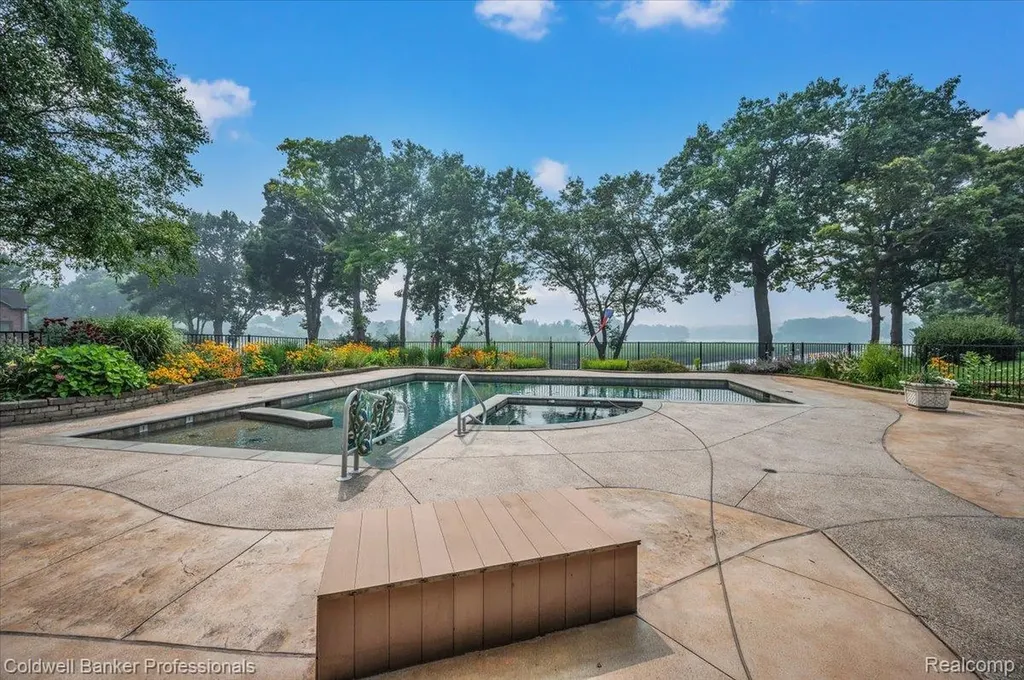 718 Shrewsbury Drive Orion Charter Township MI 48348