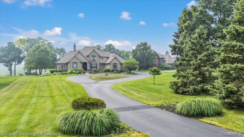 718 Shrewsbury Drive Orion Charter Township MI 48348