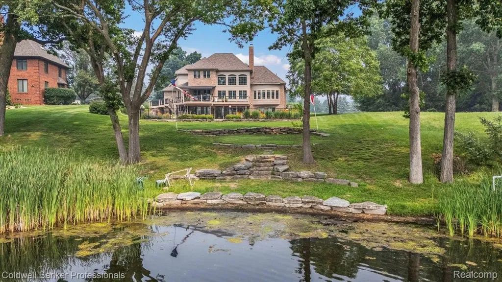 718 Shrewsbury Drive Orion Charter Township MI 48348