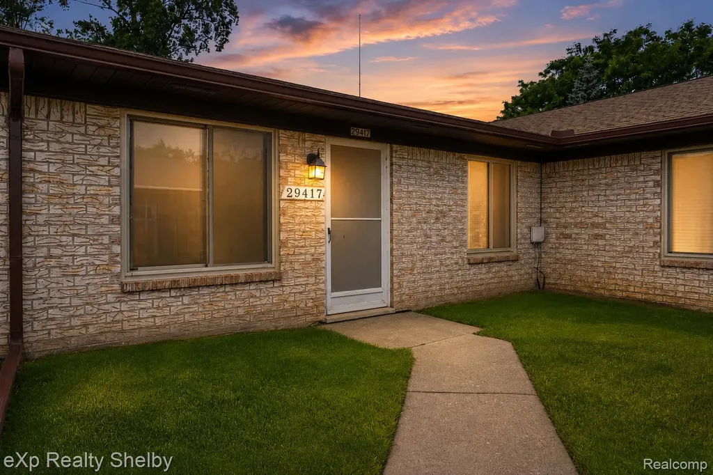 29417 Park Place Drive Warren City MI 48093