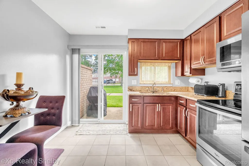 29417 Park Place Drive Warren City MI 48093