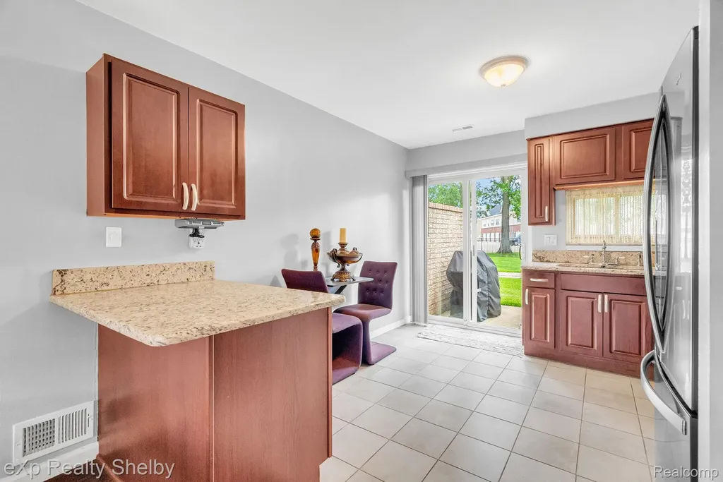 29417 Park Place Drive Warren City MI 48093