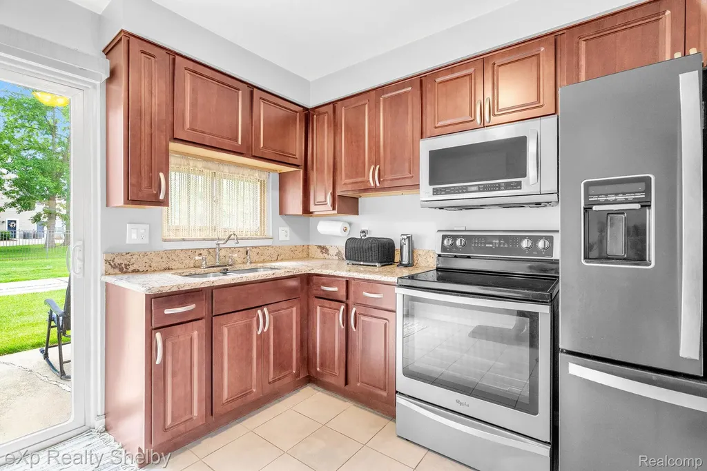 29417 Park Place Drive Warren City MI 48093