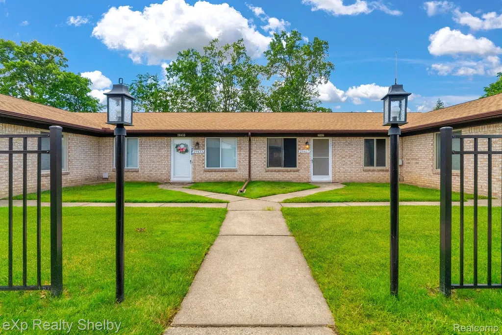 29417 Park Place Drive Warren City MI 48093