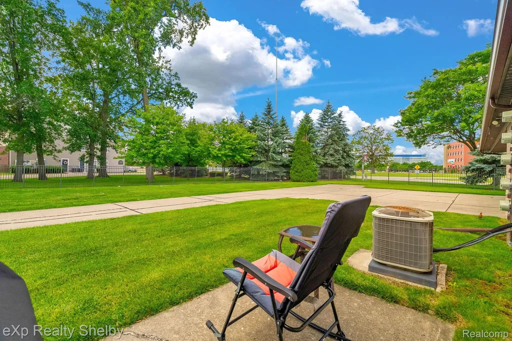 29417 Park Place Drive Warren City MI 48093
