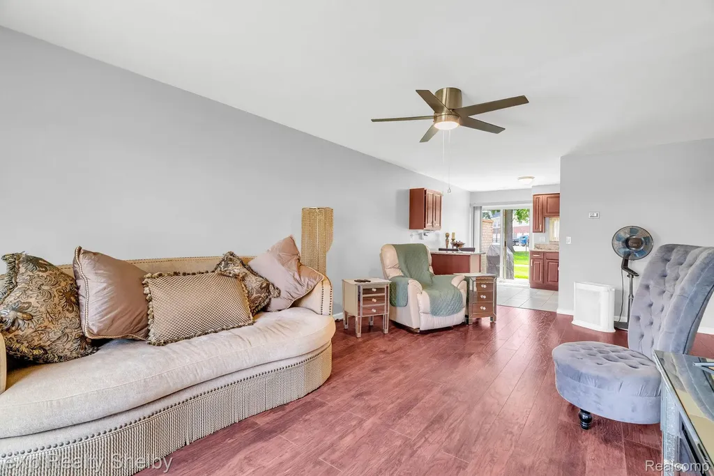 29417 Park Place Drive Warren City MI 48093