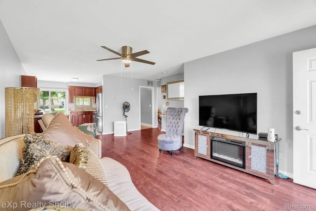 29417 Park Place Drive Warren City MI 48093