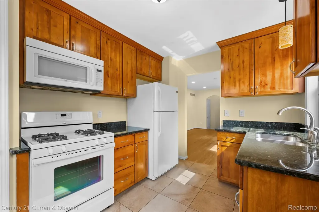 23035 Marlboro Street Dearborn City MI 48128