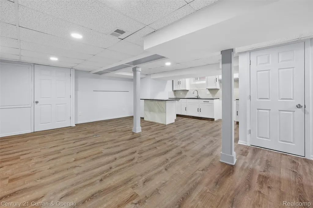 23035 Marlboro Street Dearborn City MI 48128