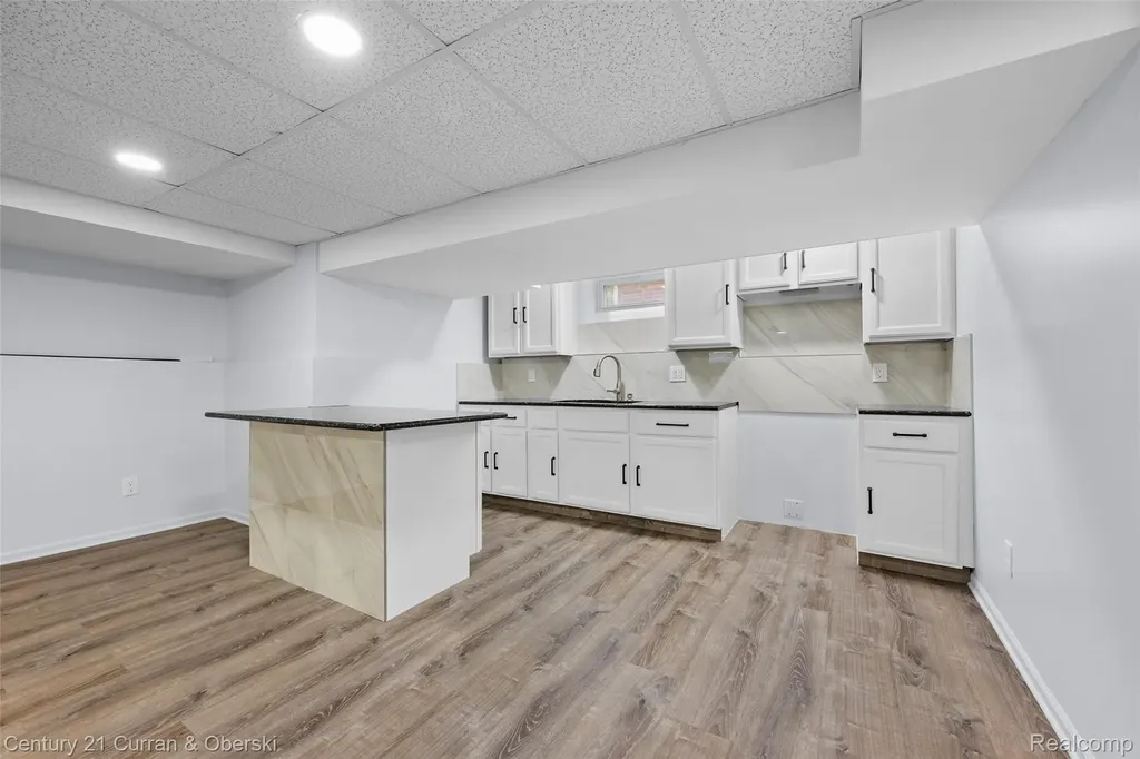 23035 Marlboro Street Dearborn City MI 48128