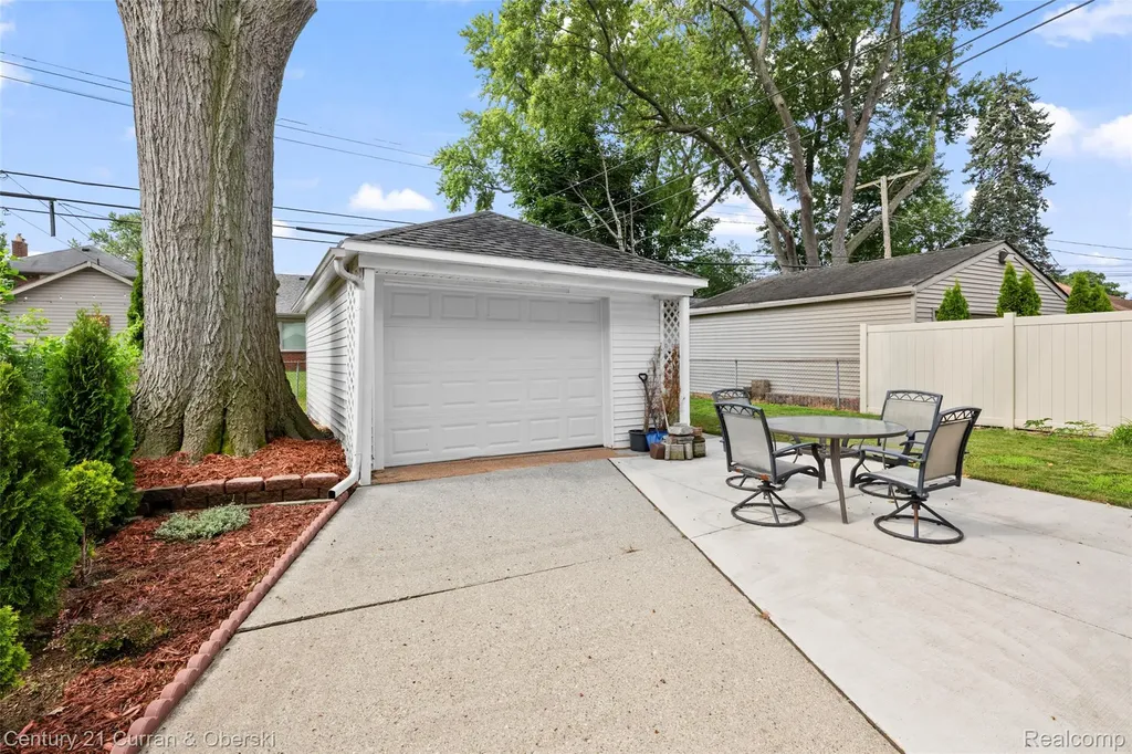 23035 Marlboro Street Dearborn City MI 48128